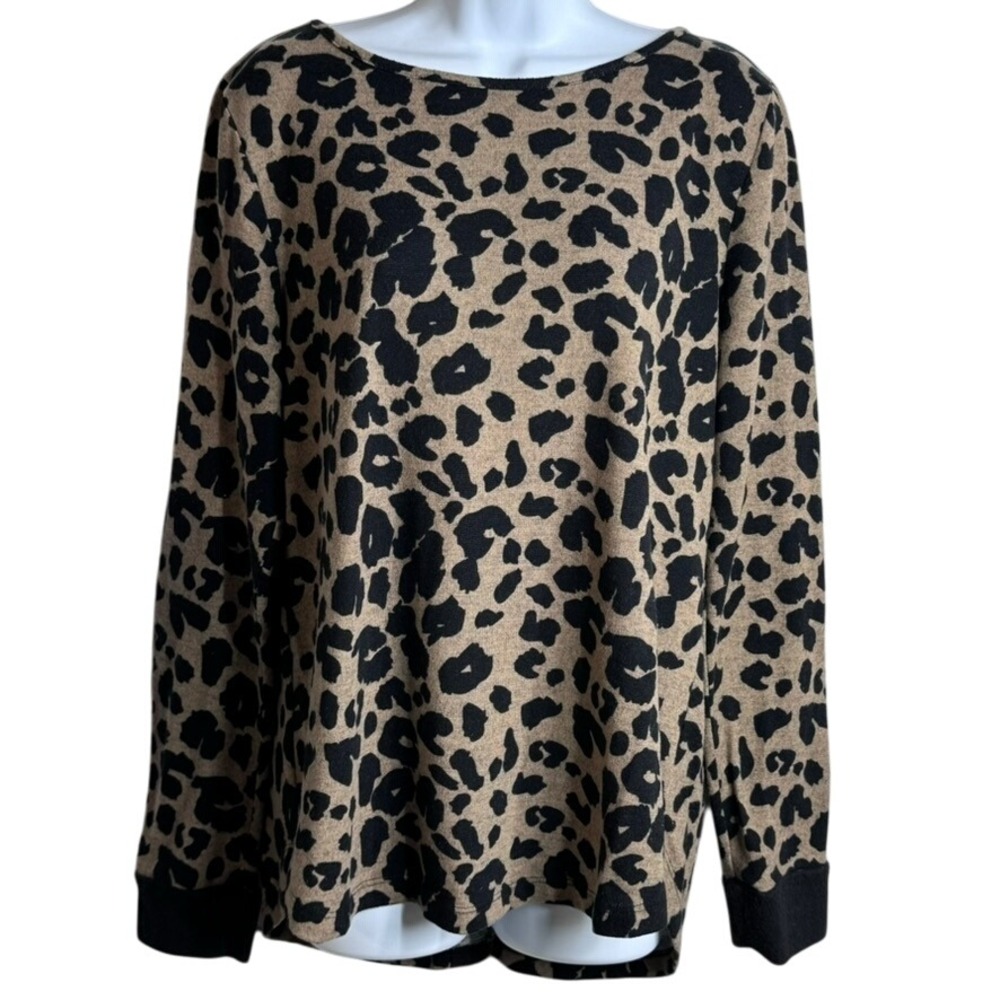 Pink Clover Leopard Print Button Back Long Sleeve Top with Elbow Patches‎